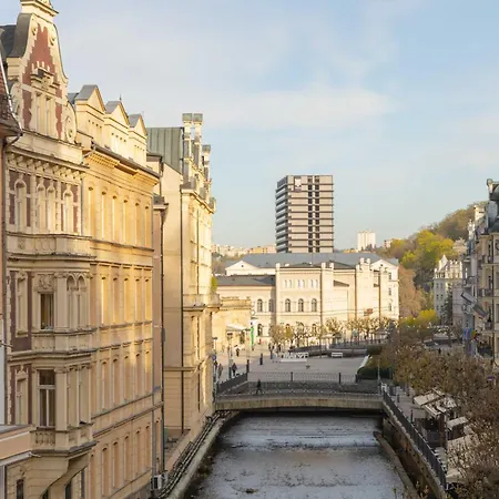 Beautiful Riverside - Colonnade View * קרלובי וארי